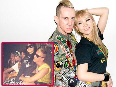 Foto CL 2NE1 Dipangku Jeremy Scott yang Beredar Tuai Kontroversi